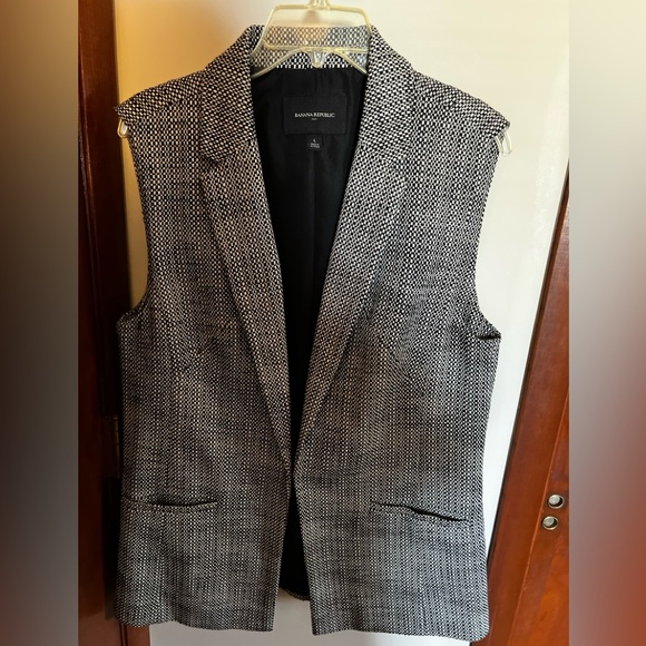 Banana Republic Jackets & Blazers - Banana Republic Black White Tweed Women’s jacket  Blazer Vest business office L
